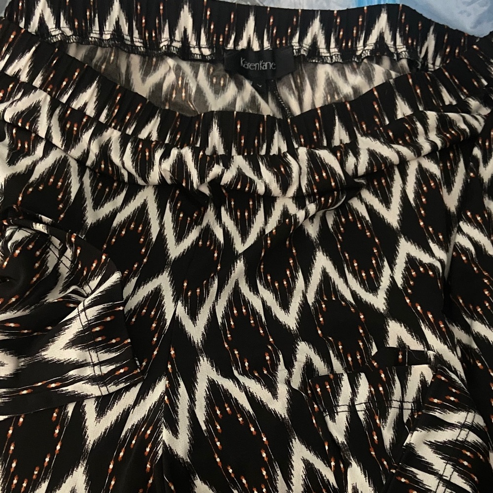 Karen Kane Black, White & Copper Brushstroke Pants